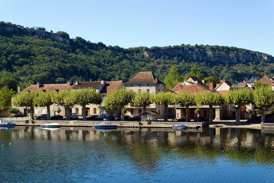 The River Lot at Cajarc in the Lot Valley, Lot, Quercy, France, Europe