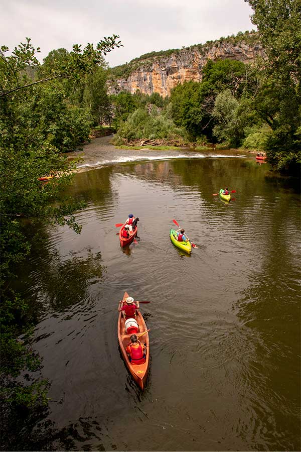 People kayaking in the lot river